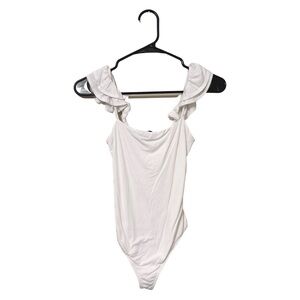 White flutter sleeve bodysuit.
Lulus. Xs.